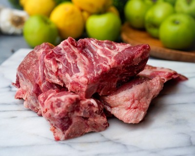 Свинина на кости охлаждённая 1 кг - купить в Мазаевке